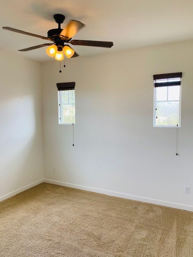 Building Photo - Beautiful & Spacious 3/3 In the Solaire Co...