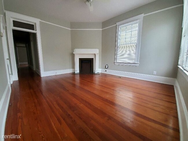 Building Photo - 2 br, 1 bath Condo - 1620-1634 Donald Ave.