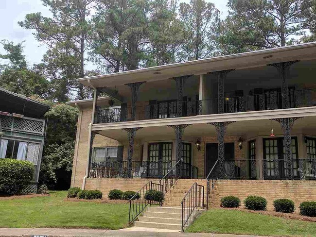 Abajo a la izquierda - 851 Vestavia Villa Ct