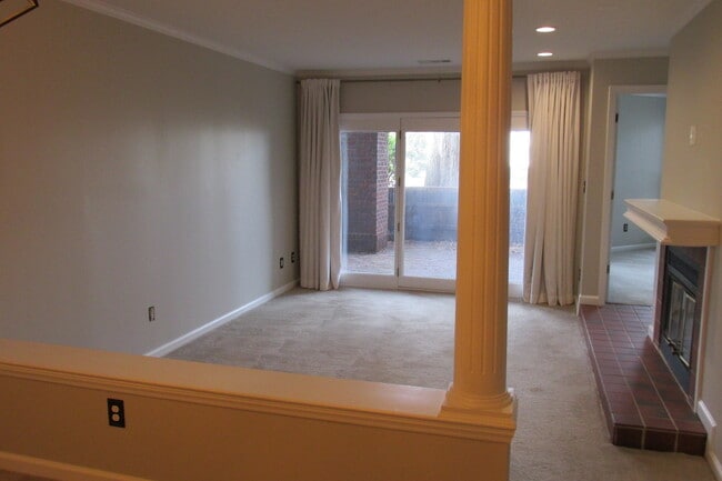 Building Photo - 2719 Selwyn Ave