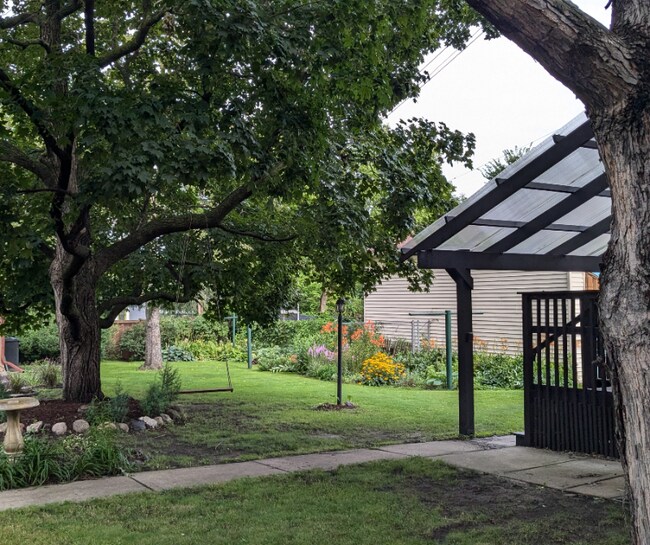 Foto del edificio - 1616 3rd St NE