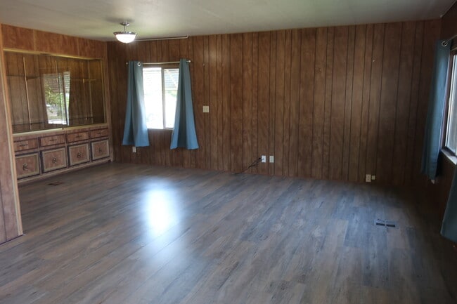 Building Photo - 3071 Sunset Hwy