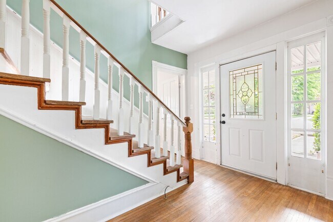 Building Photo - A charming Historic home in the heart of d...