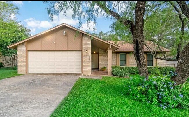 Building Photo - Spacious 4BR House in San Antonio