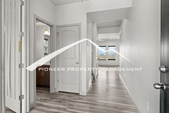 Foto del edificio - 3 Bed + Office, 2.5 Bath Lorson Ranch Home with Mountain Views & Open Space Behind