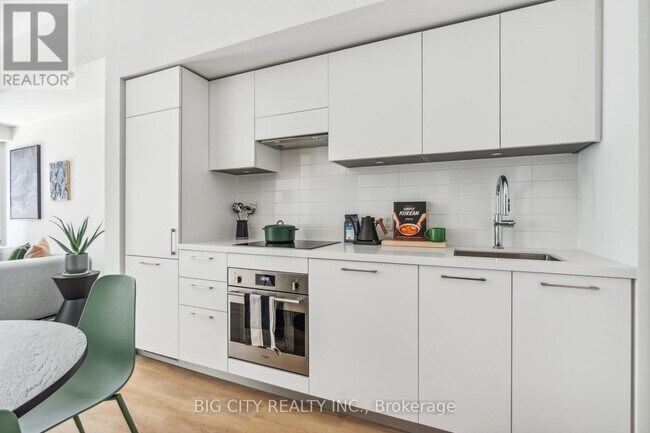 Building Photo - 36 Brentcliffe Rd