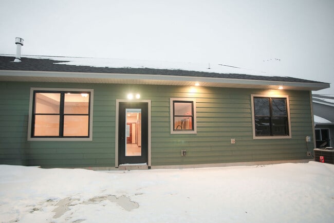 Building Photo - 1926 W 6th St