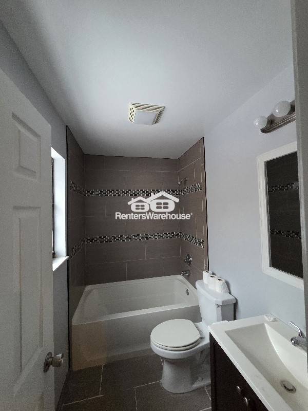 Building Photo - 74 Breezeview Dr