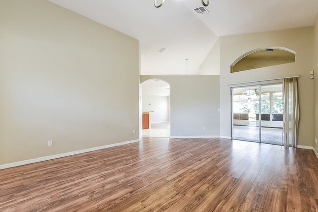 Building Photo - 2255 Pelinion St