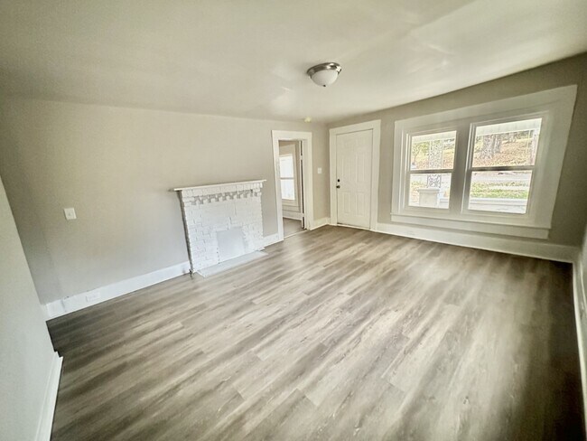 Building Photo - 3732 4th St W