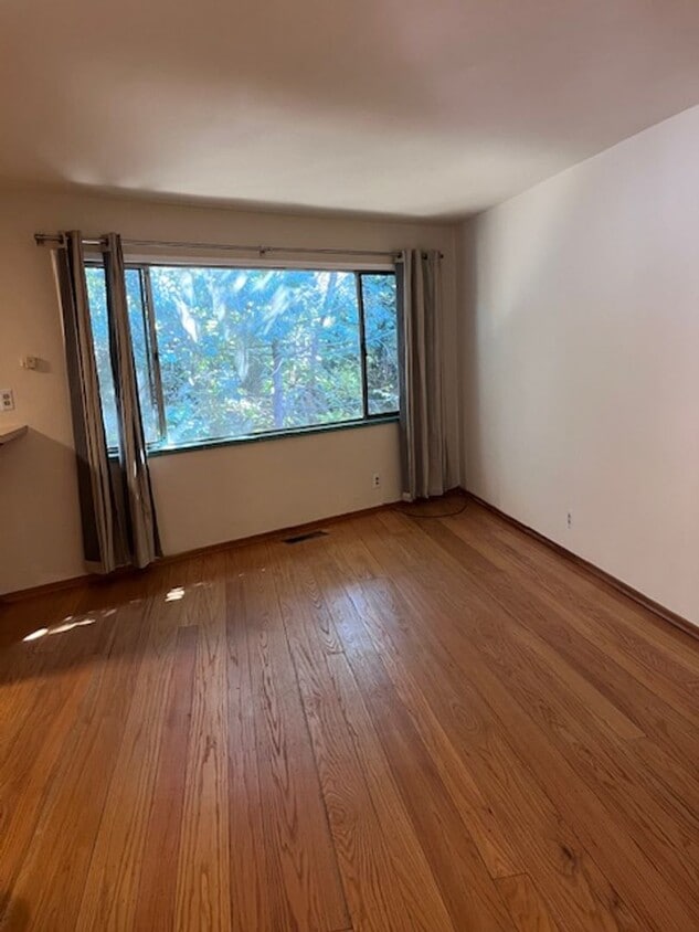 Foto principal - 5428 Claremont Ave