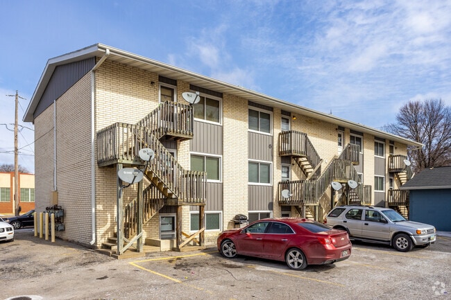 Building Photo - 900 Elder Ln