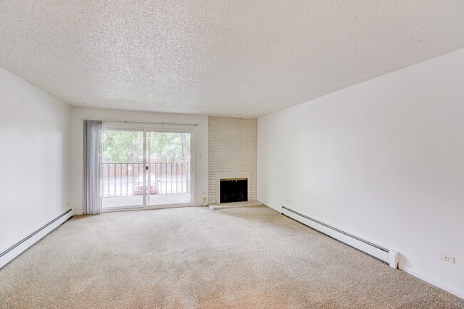 Building Photo - Monaco Parkway Apartments