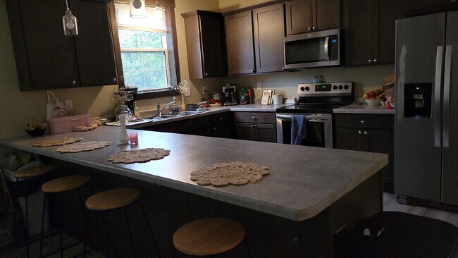 Foto del edificio - 5 Bed 3 Bath close to UWEC, bike trails, Carson Park, and The Sonnentag!