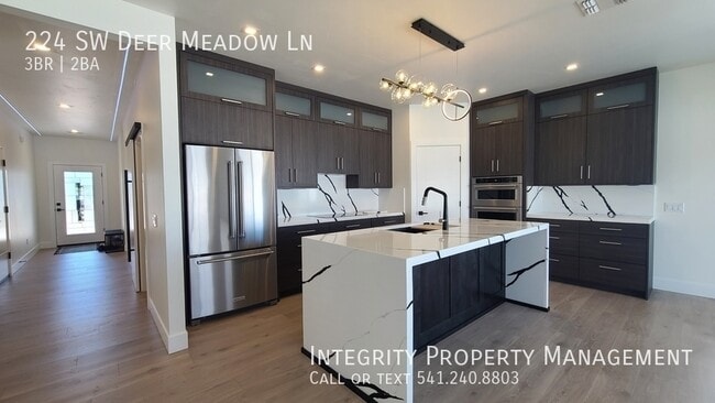 Building Photo - 224 Meadow Ln
