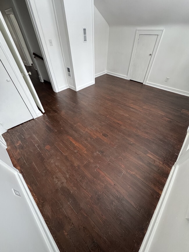 Building Photo - 721 Thomson St