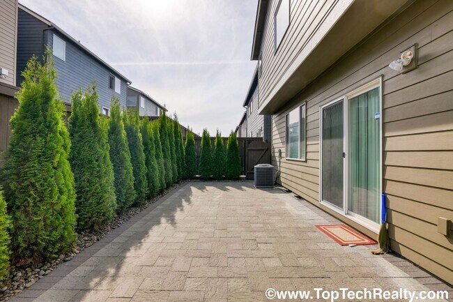 Foto del edificio - Beautiful North Bethany 5 BD 2.5 BA Corner...