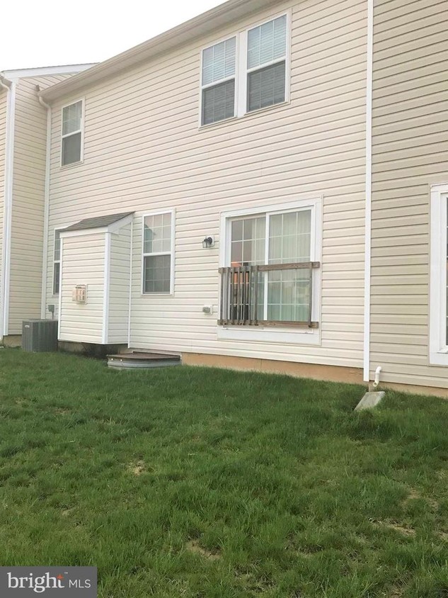 Primary Photo - 206 Sills Ln