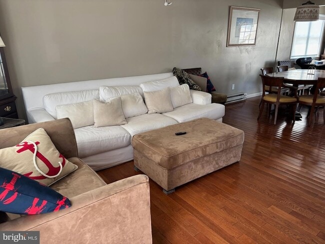 Foto del edificio - 156 Rodman Dr