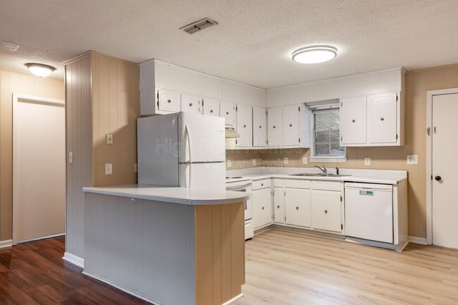 Building Photo - 125 Swafford Rd