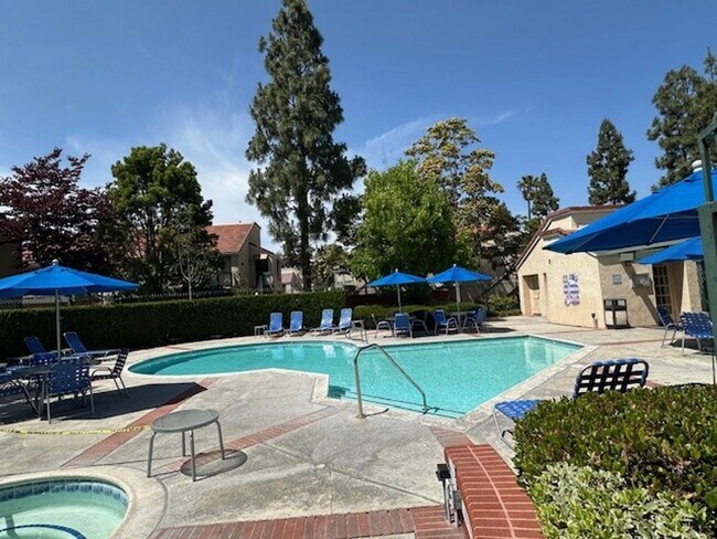 Building Photo - $500 OFF FIRST MONTH'S RENT! Evergreen Vil...