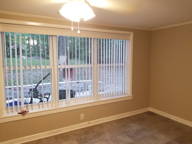 Foto del edificio - 312 Harvey Cir