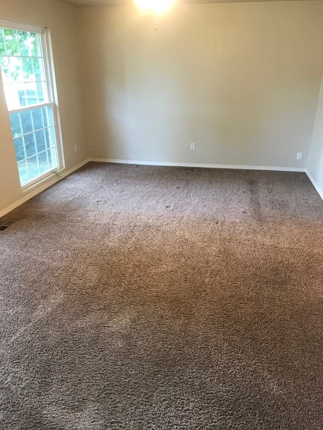 Building Photo - Wonderful 4 Bed, 2.5 bath, Two Car Garage ...