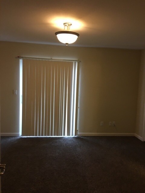 Foto del edificio - Modesto 3 Bedroom 2 1/2 Bath Condo