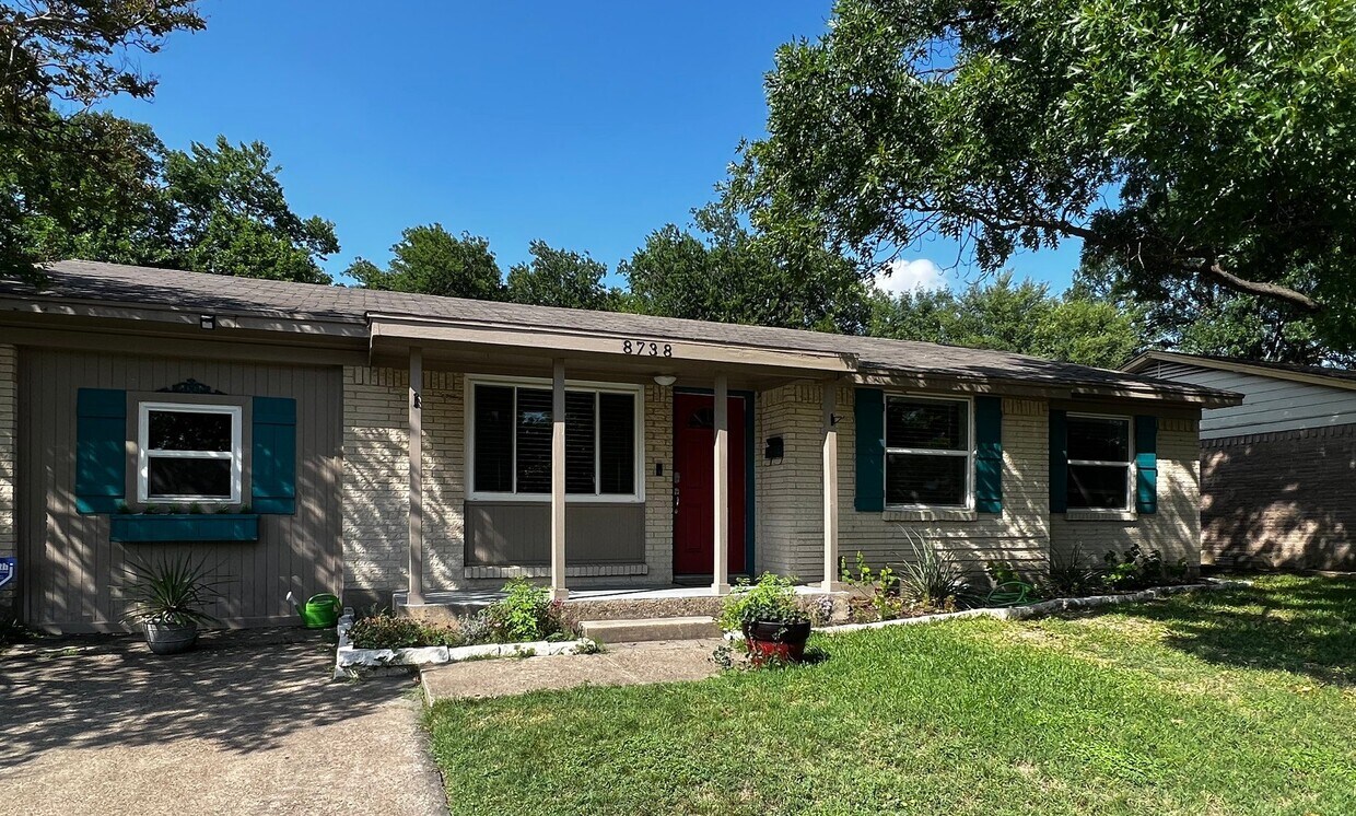 Primary Photo - Charming 3-Bedroom Gem in Dallas!