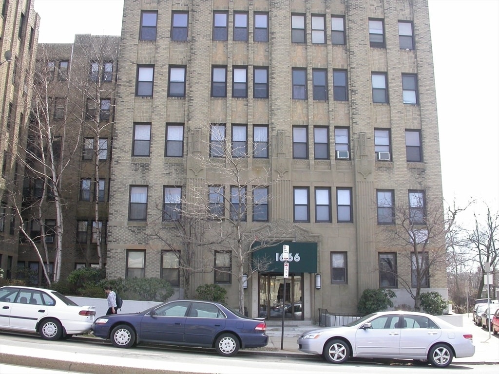 Primary Photo - 1666 Commonwealth Ave