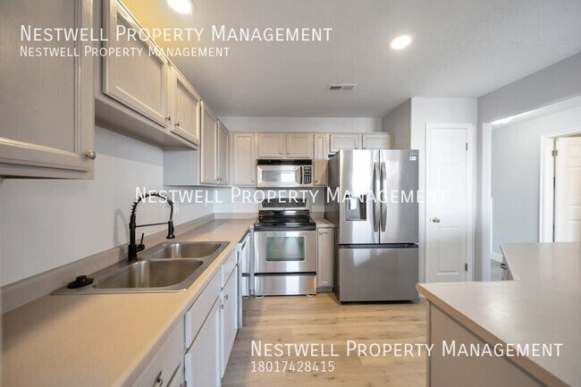 Building Photo - 50% Off 1st Month´s Rent! Beautiful Remode...
