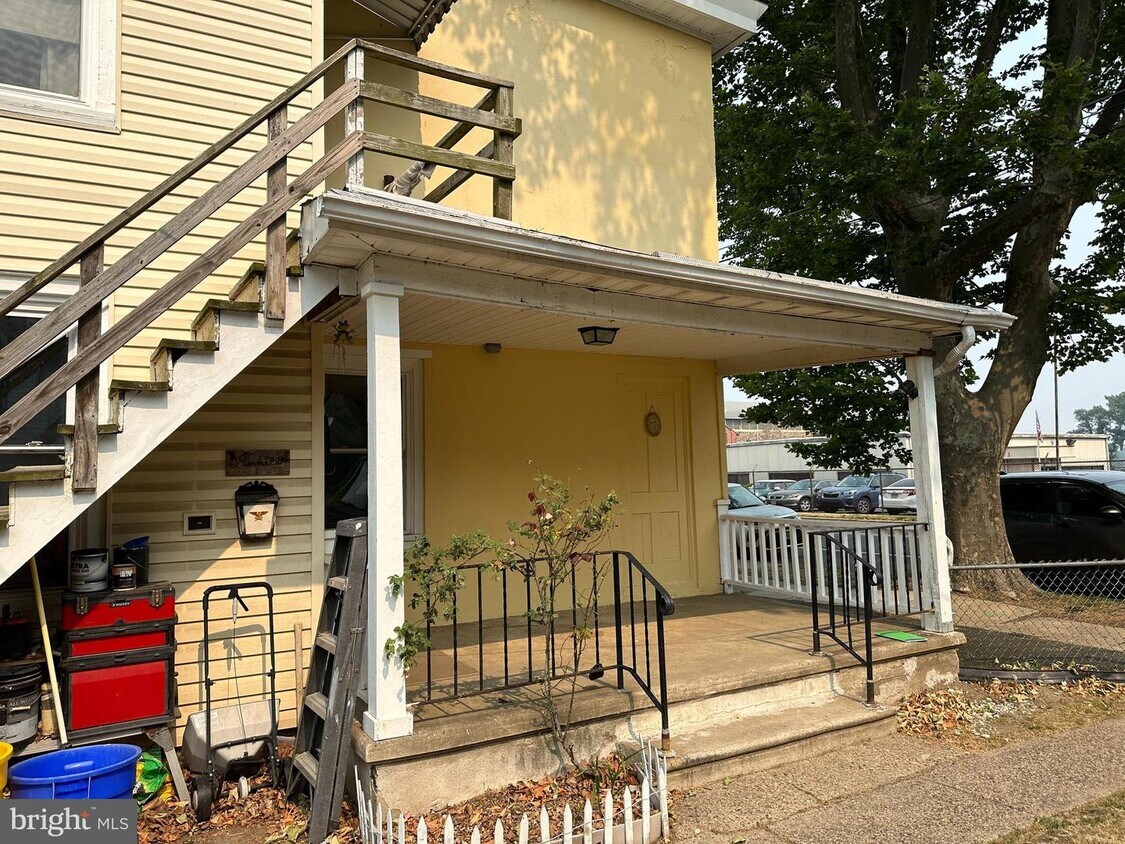 Primary Photo - 716 W Front St