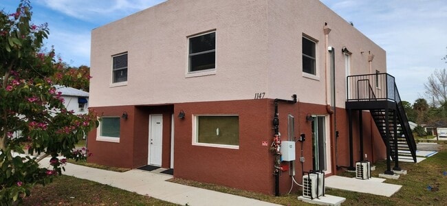 Building Photo - 1147 E McDonald Ave