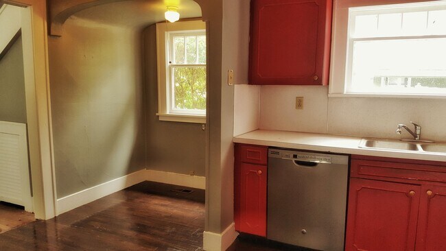 Foto del edificio - 517 W Broadway Ave