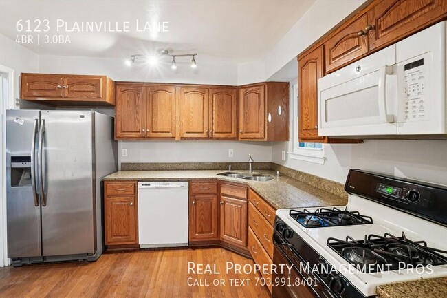 Building Photo - 6123 Plainville Ln