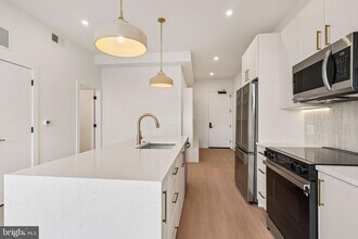 Building Photo - 30 W Allens Ln