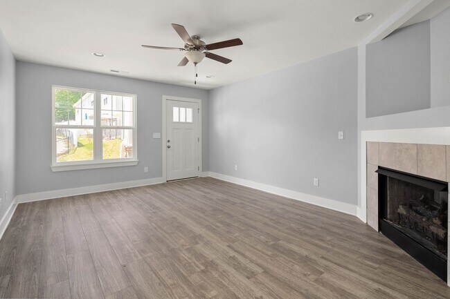 Foto del edificio - Beautiful Newer Townhome!