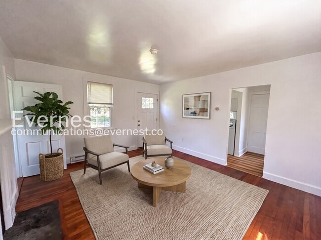 Building Photo - 1 Bed/1 Bath Home with Modern Amenities / Available Now!