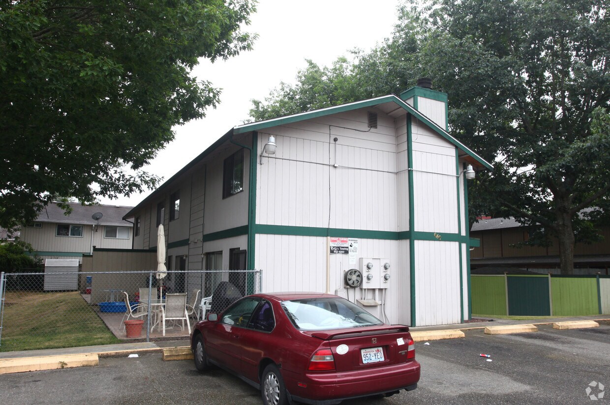 Building Photo - 640 5th Ave S