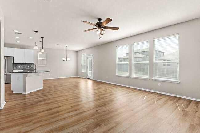 Building Photo - Large 3 bedroom close to I-35 in Belton