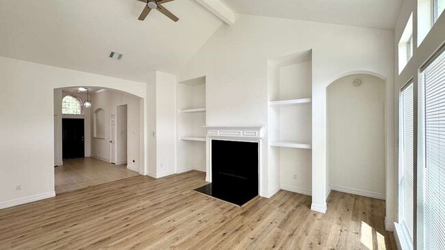 Foto del edificio - 7510 Golden Thistle Ln