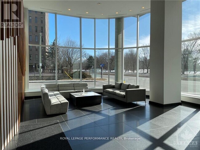 Building Photo - 805 Carling Ave