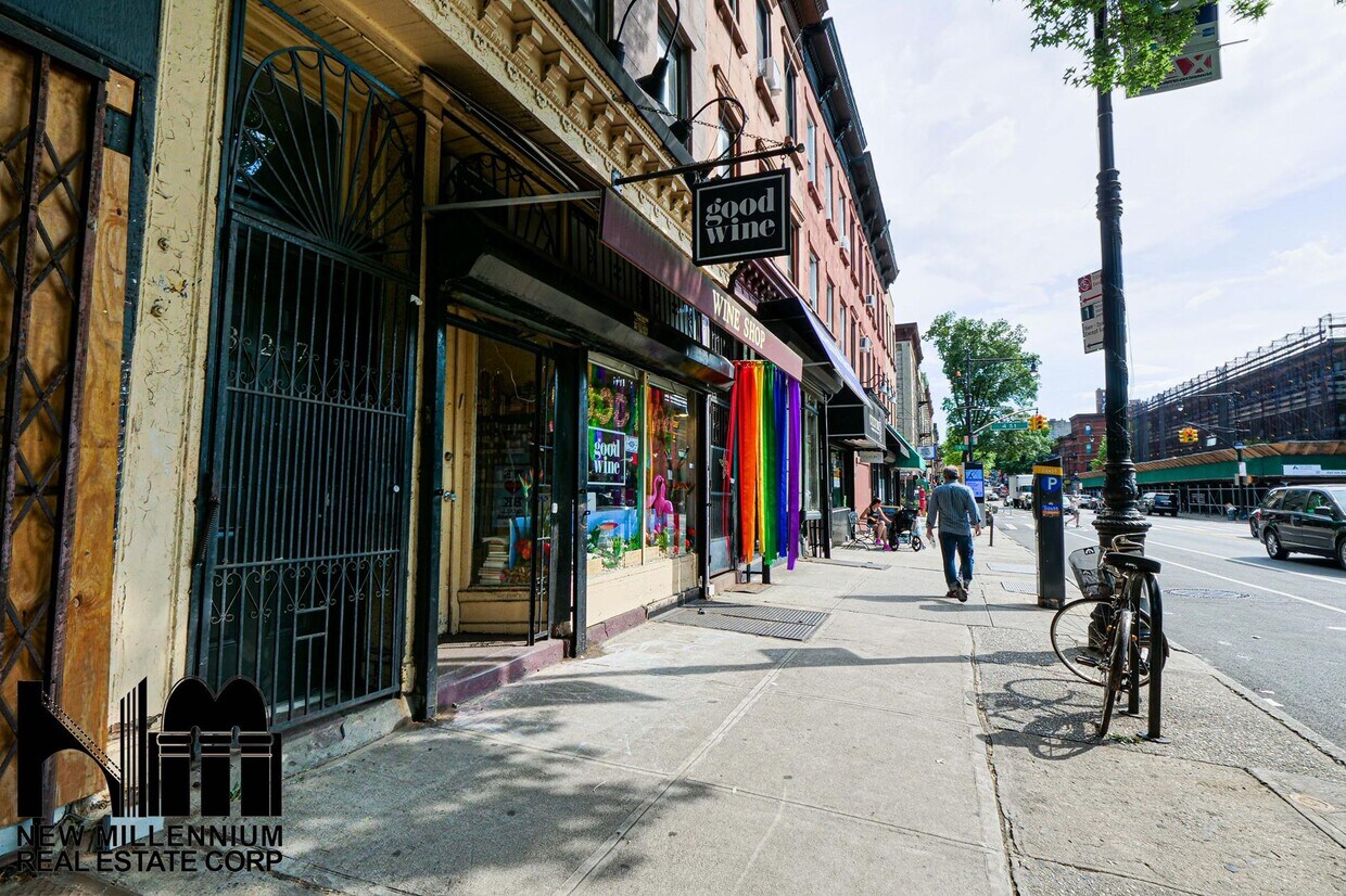 Primary Photo - 327 5th Avenue