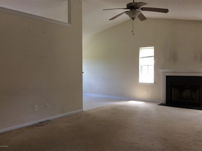 Building Photo - 301 5 Mile Rd