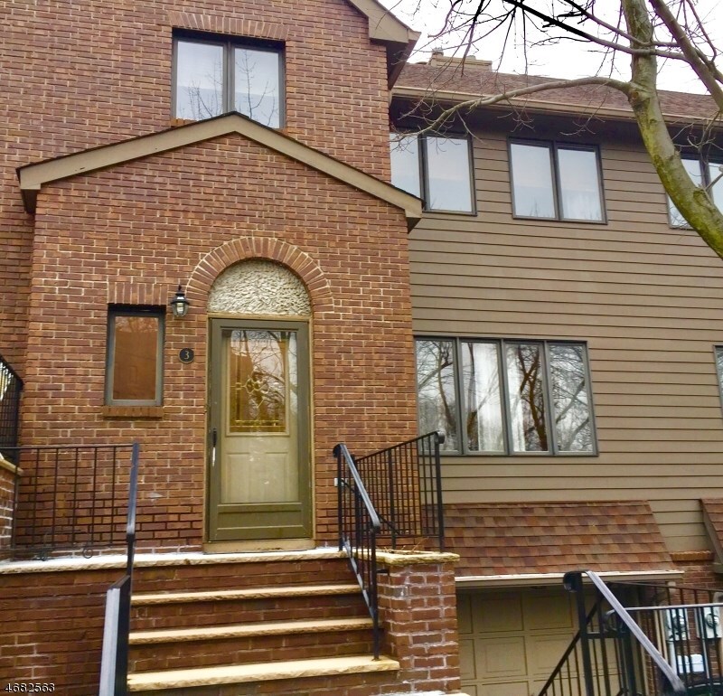 Primary Photo - 3 Village Green Ct