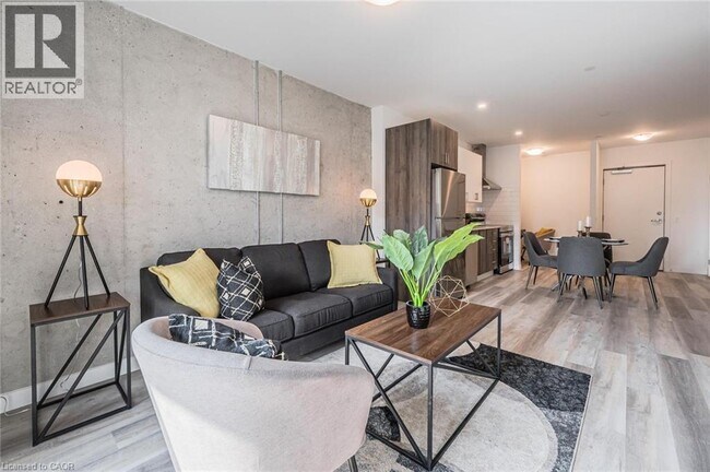 Photo du bâtiment - 1438 Highland Rd W