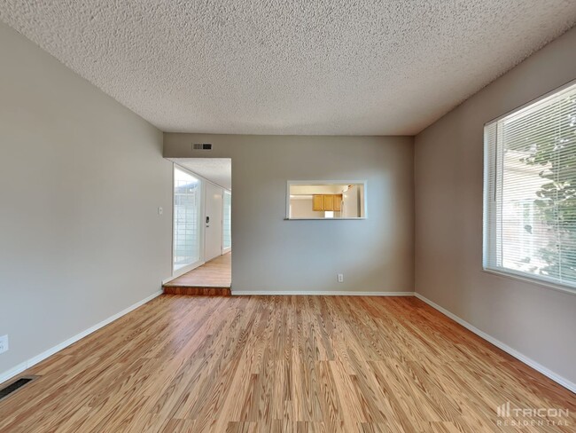 Foto del edificio - 1645 Vance Wy