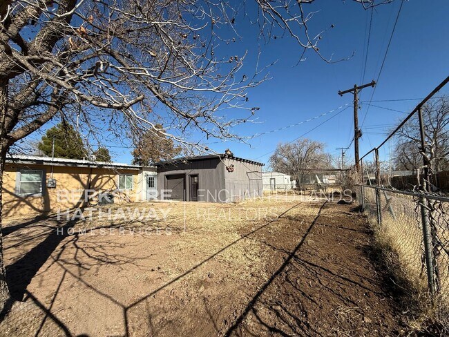 Foto del edificio - Spacious 3 Bed/2 Bath, second living area,...