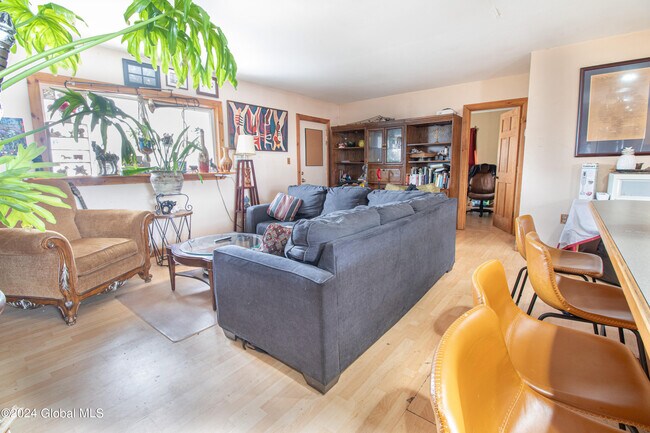 Foto del edificio - 99 1/2 Walworth St