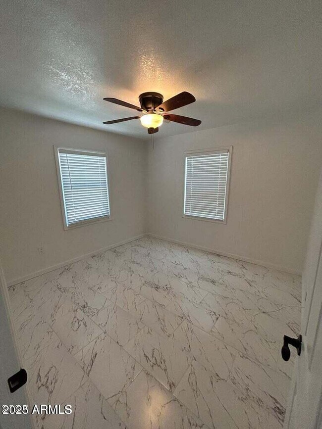 Foto del edificio - 3442 E Virginia Ave
